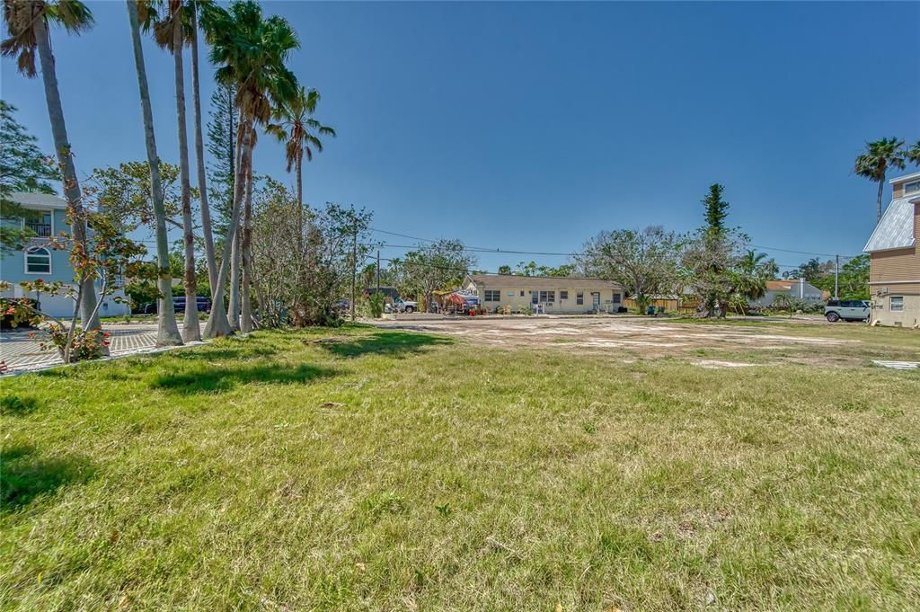 合同活跃: $1,899,000 (0.35 acres)