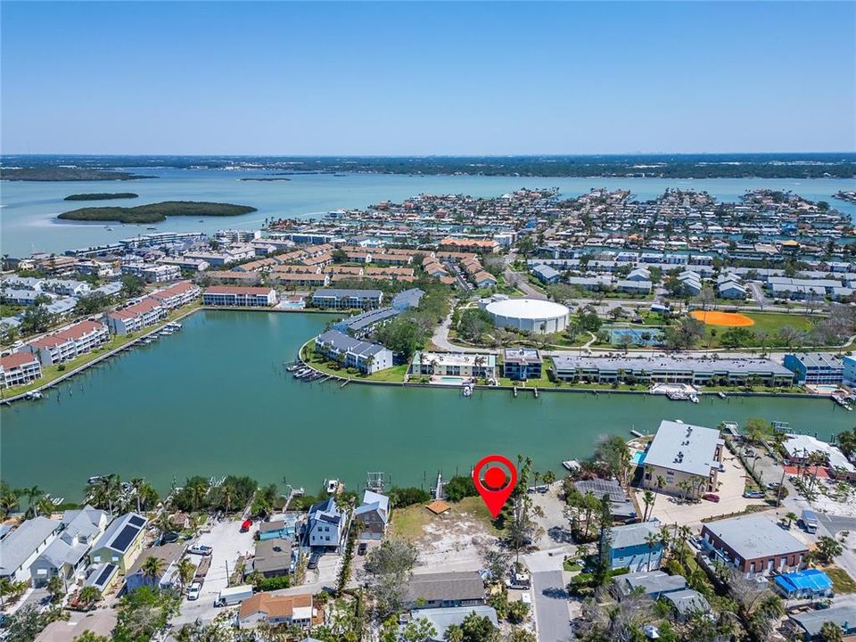 合同活跃: $1,899,000 (0.35 acres)