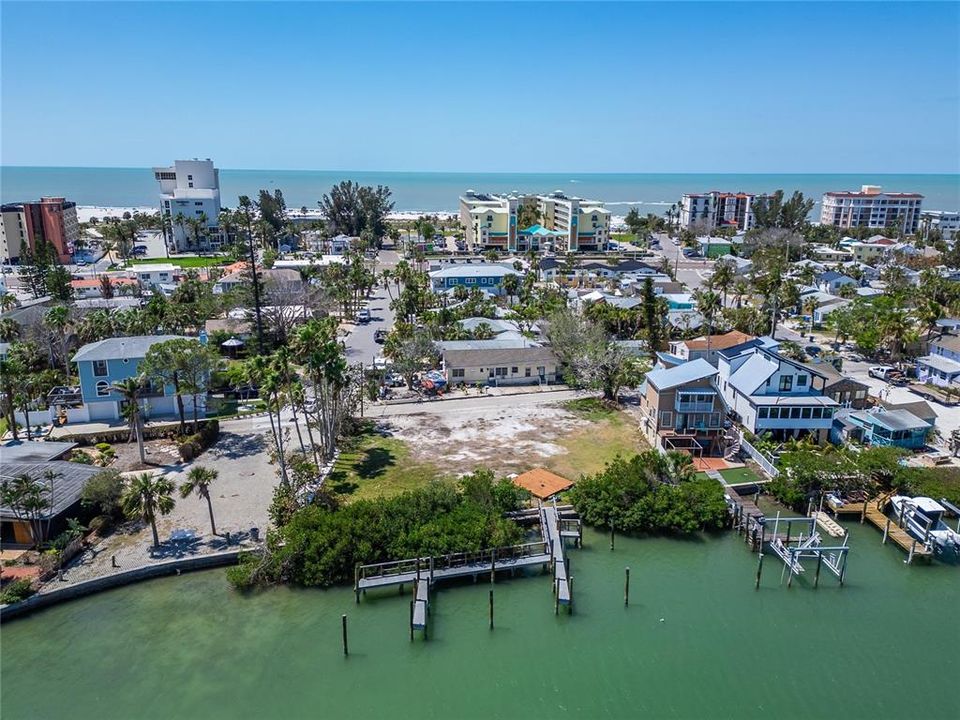 合同活跃: $1,899,000 (0.35 acres)