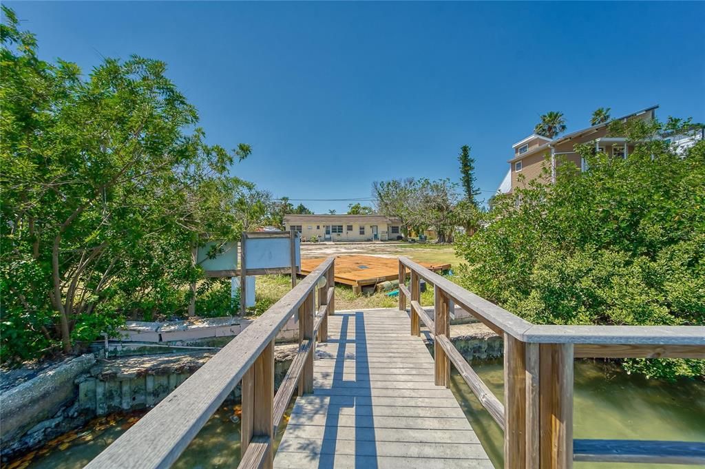 合同活跃: $1,899,000 (0.35 acres)