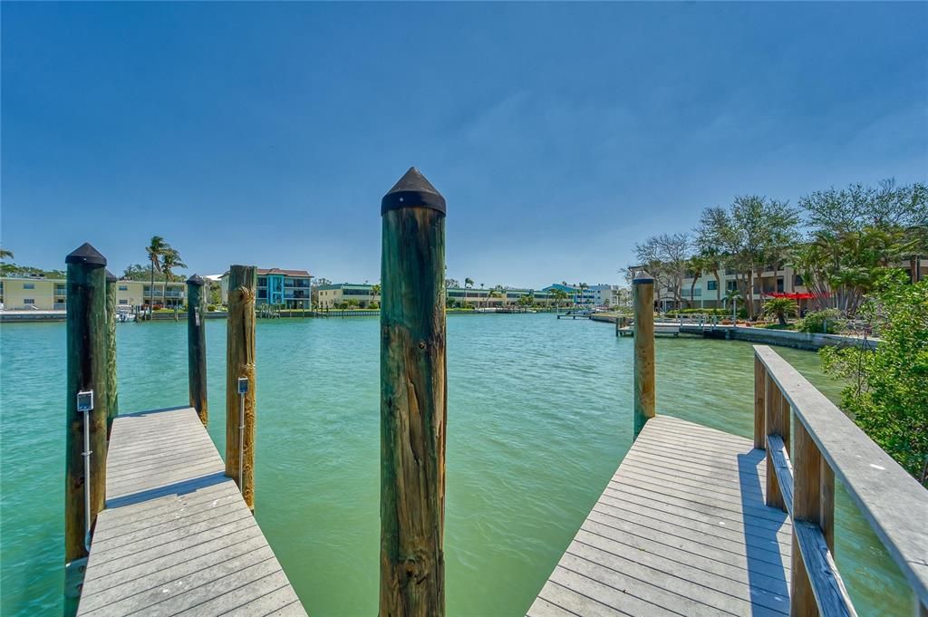 合同活跃: $1,899,000 (0.35 acres)