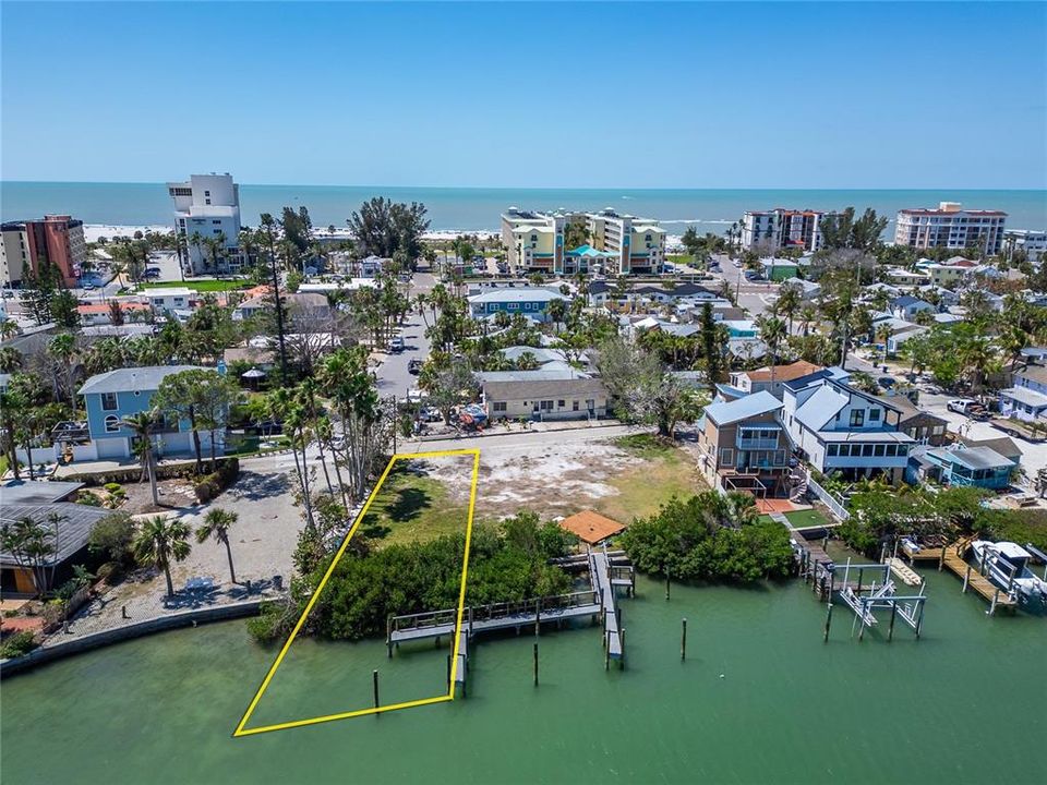 合同活跃: $1,899,000 (0.35 acres)