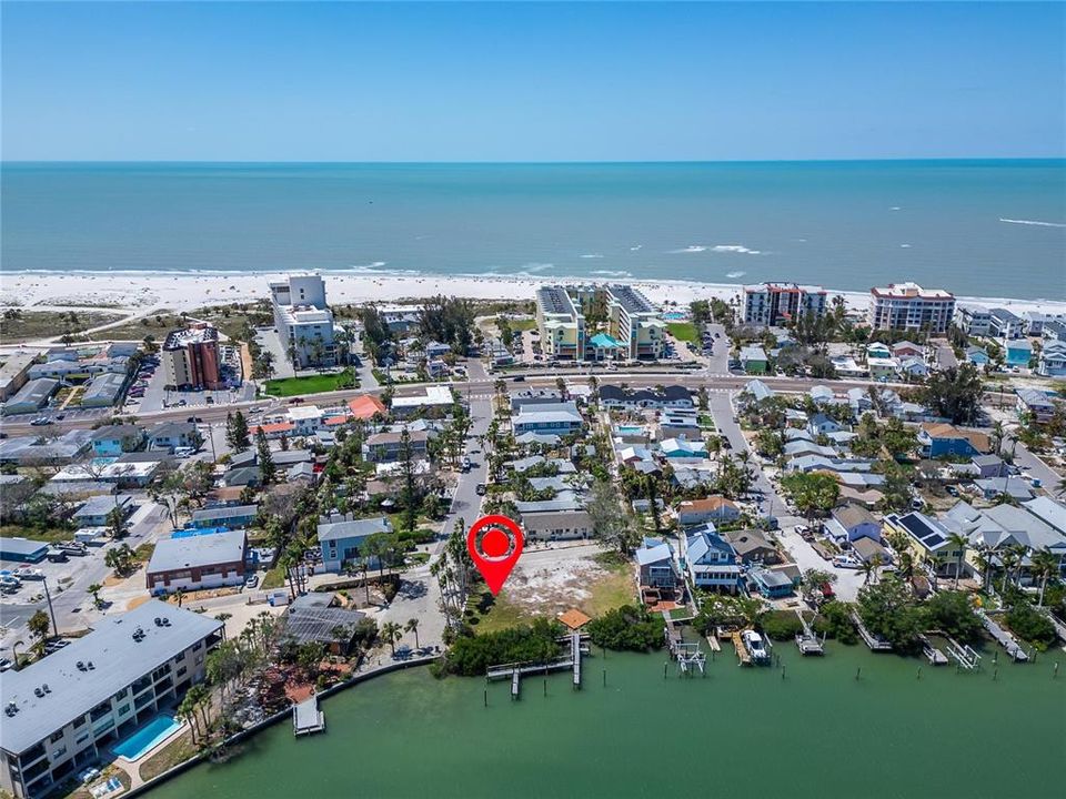 合同活跃: $1,899,000 (0.35 acres)