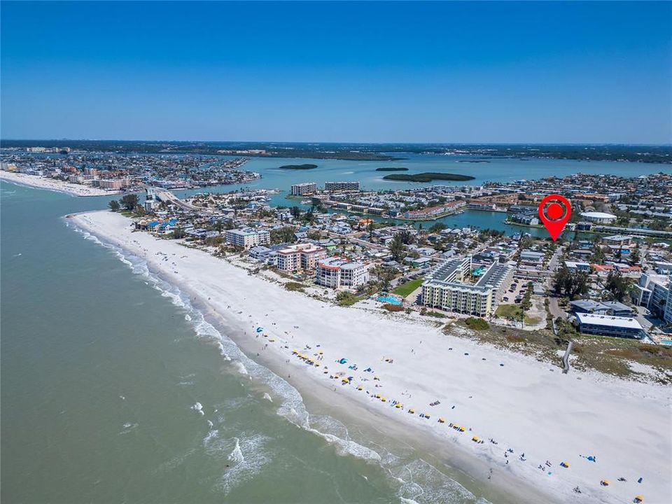 合同活跃: $1,899,000 (0.35 acres)