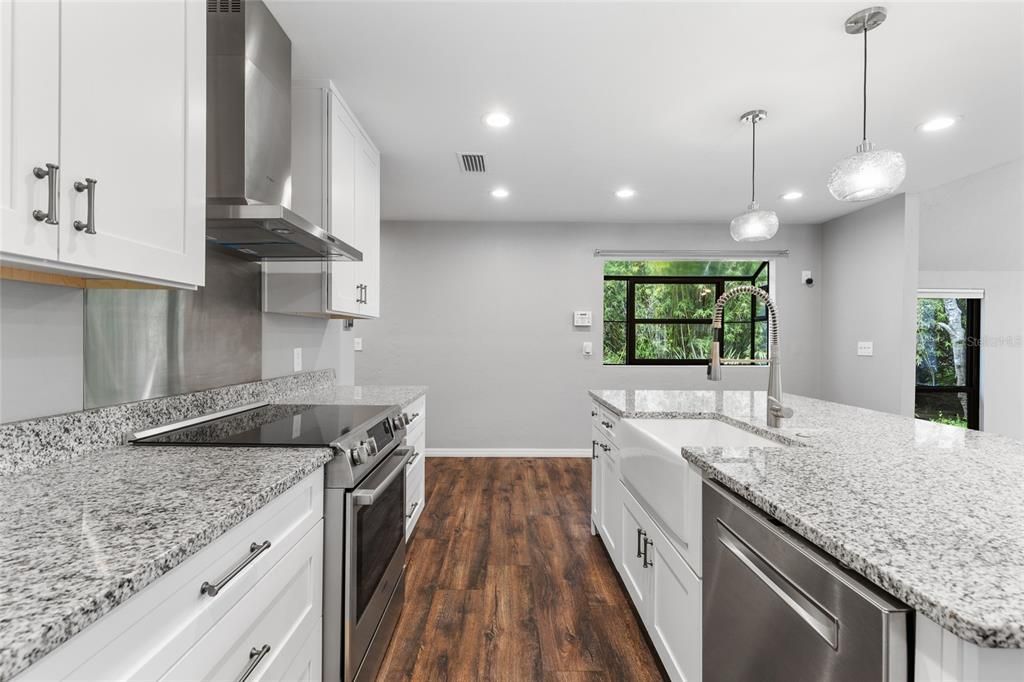 Active With Contract: $774,000 (3 beds, 2 baths, 2964 Square Feet)