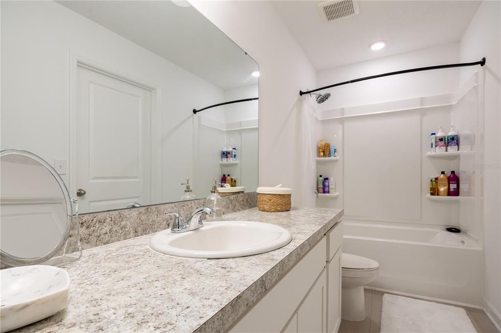 For Sale: $385,000 (3 beds, 2 baths, 1676 Square Feet)