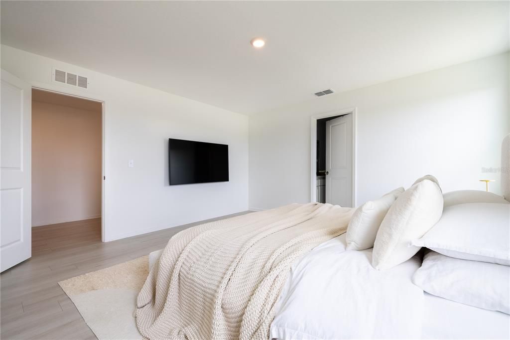 For Sale: $385,000 (3 beds, 2 baths, 1676 Square Feet)