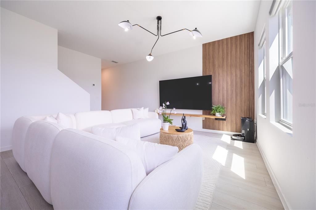 For Sale: $385,000 (3 beds, 2 baths, 1676 Square Feet)