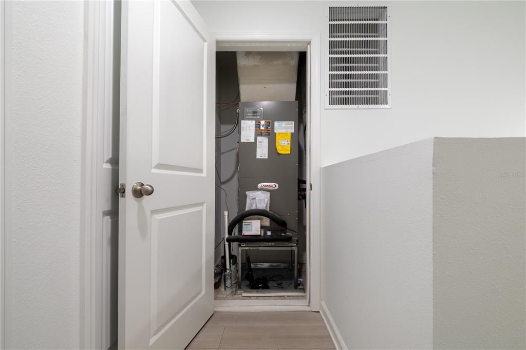 For Sale: $385,000 (3 beds, 2 baths, 1676 Square Feet)