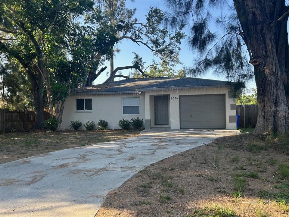 Recently Rented: $2,500 (3 beds, 2 baths, 1052 Square Feet)