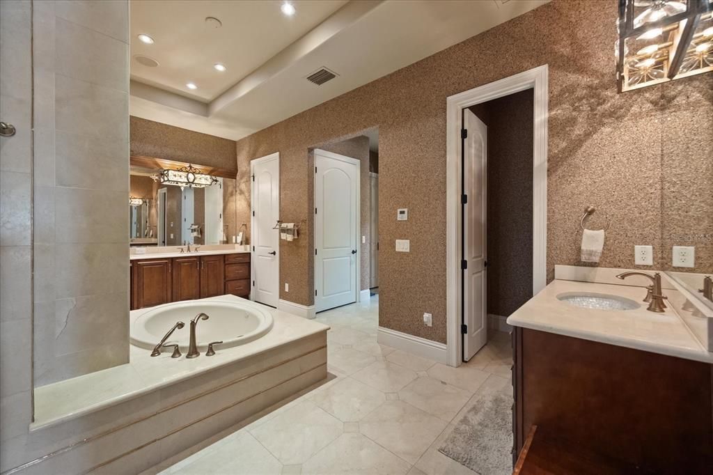 En Venta: $5,750,000 (5 camas, 6 baños, 8685 Pies cuadrados)