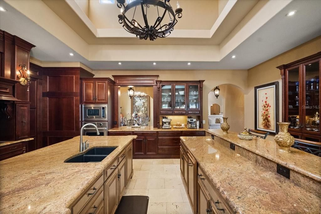 En Venta: $5,750,000 (5 camas, 6 baños, 8685 Pies cuadrados)