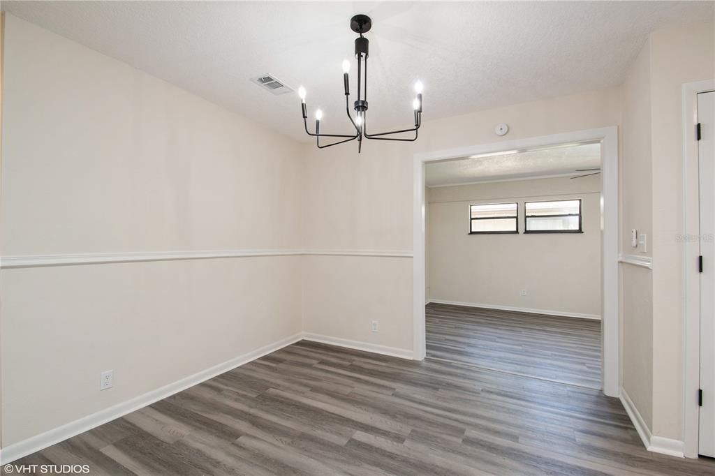 Active With Contract: $215,000 (2 beds, 2 baths, 1056 Square Feet)