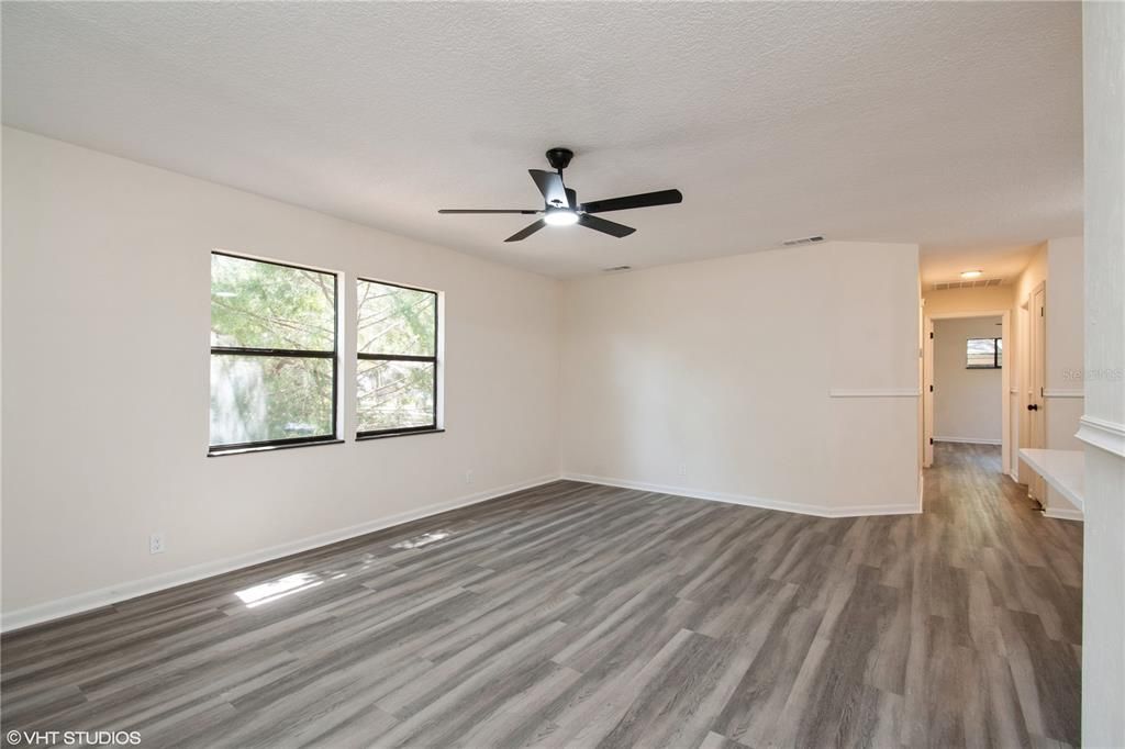 Active With Contract: $215,000 (2 beds, 2 baths, 1056 Square Feet)