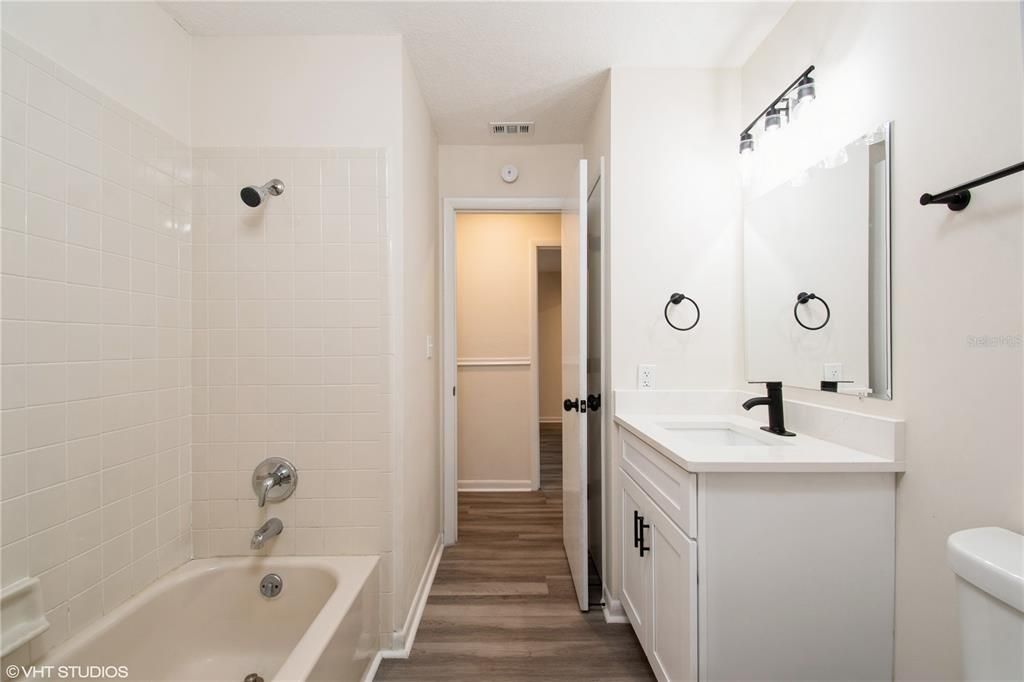 Active With Contract: $215,000 (2 beds, 2 baths, 1056 Square Feet)