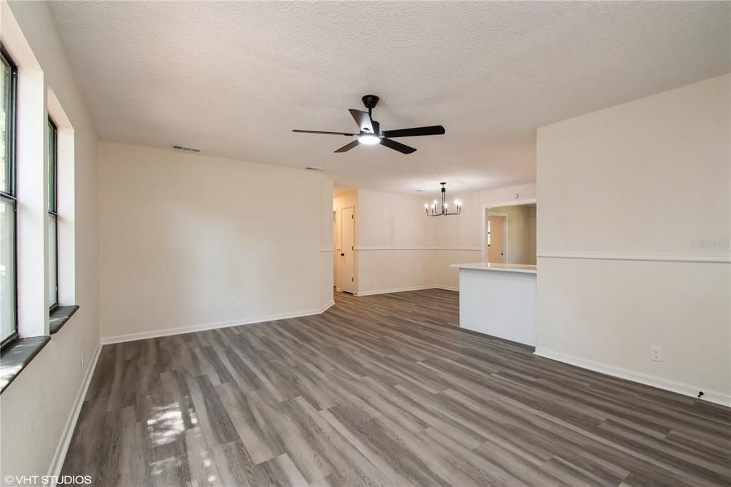 Active With Contract: $215,000 (2 beds, 2 baths, 1056 Square Feet)