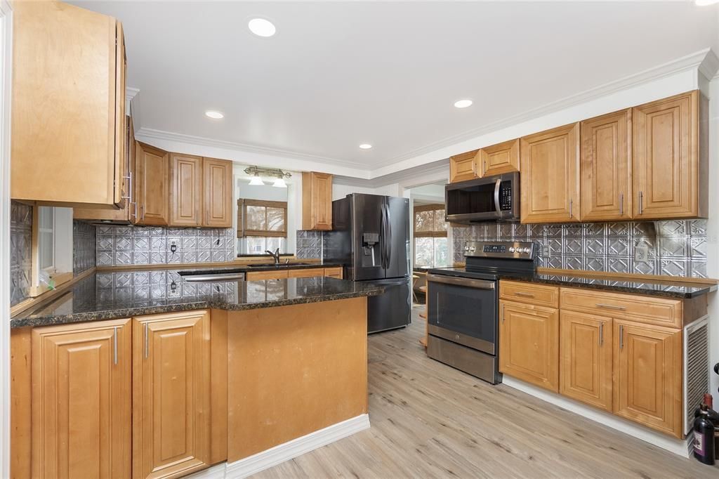 Activo con contrato: $159,900 (2 camas, 2 baños, 1244 Pies cuadrados)
