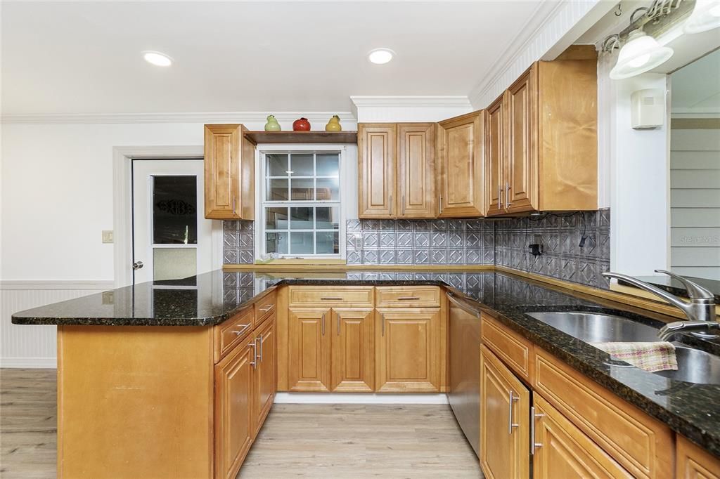 Activo con contrato: $159,900 (2 camas, 2 baños, 1244 Pies cuadrados)