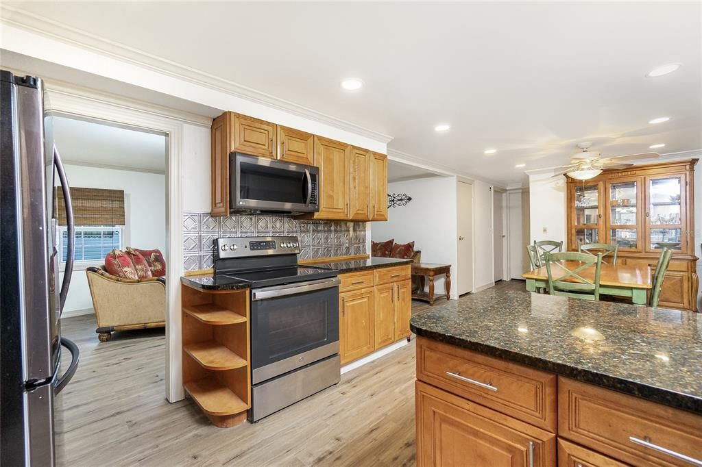 Activo con contrato: $159,900 (2 camas, 2 baños, 1244 Pies cuadrados)