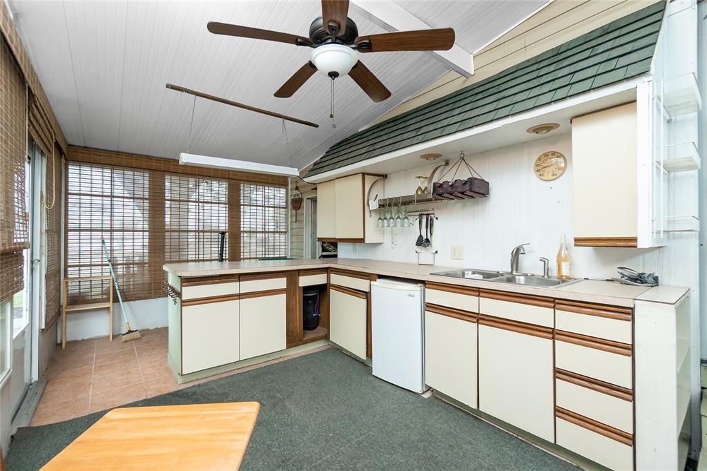 Activo con contrato: $159,900 (2 camas, 2 baños, 1244 Pies cuadrados)