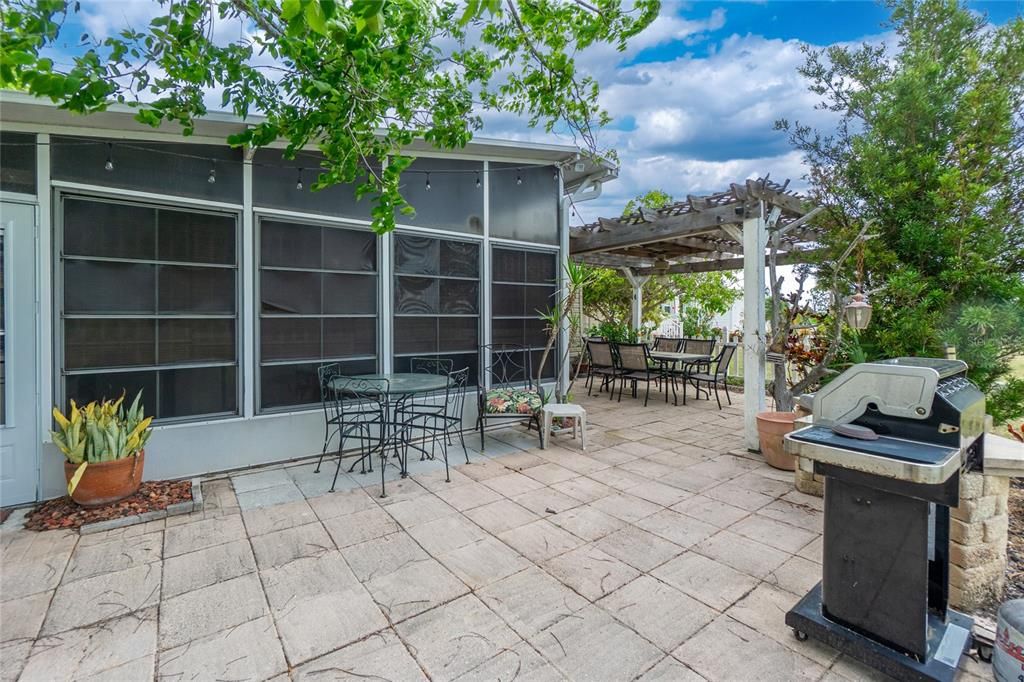 Activo con contrato: $159,900 (2 camas, 2 baños, 1244 Pies cuadrados)