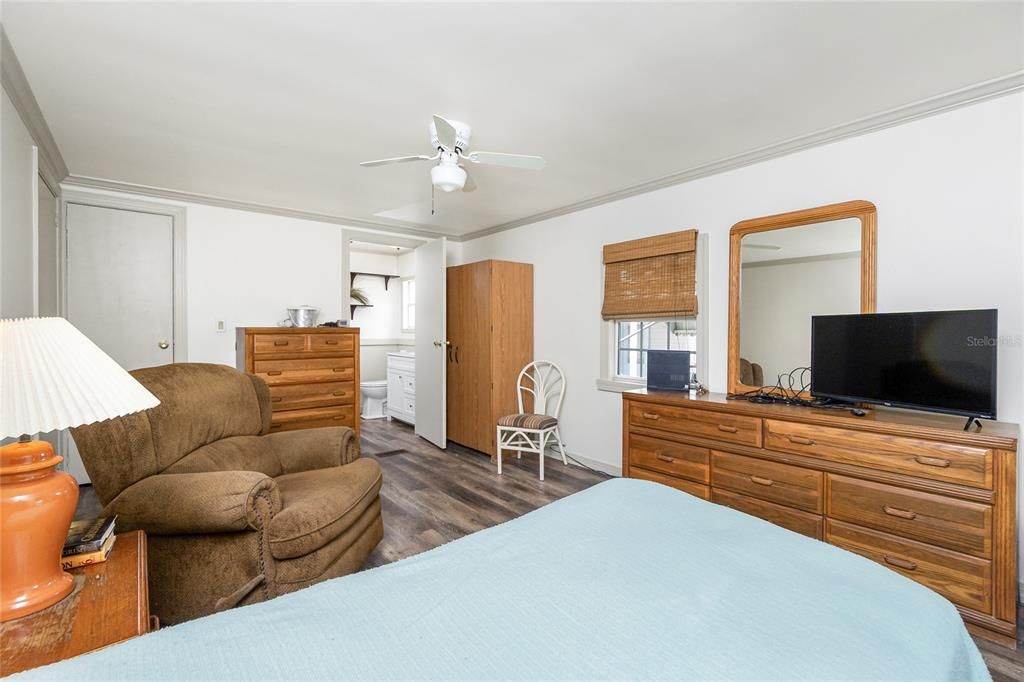 Activo con contrato: $159,900 (2 camas, 2 baños, 1244 Pies cuadrados)