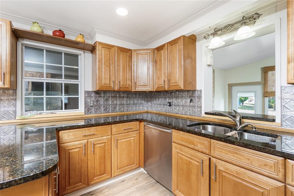 Activo con contrato: $159,900 (2 camas, 2 baños, 1244 Pies cuadrados)