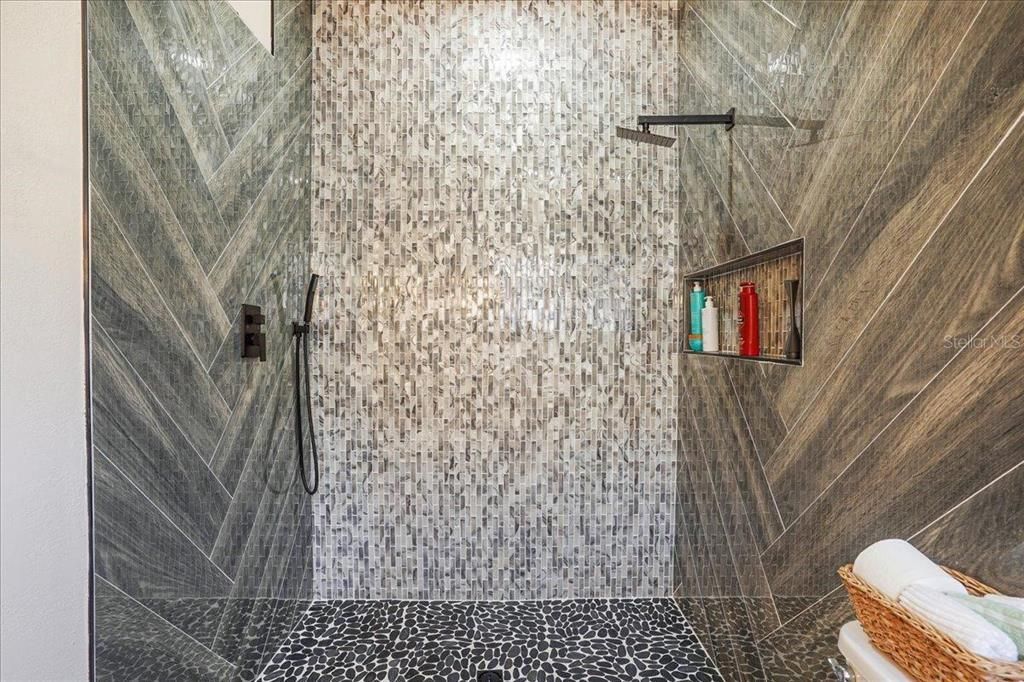 Active With Contract: $360,000 (3 beds, 2 baths, 1714 Square Feet)