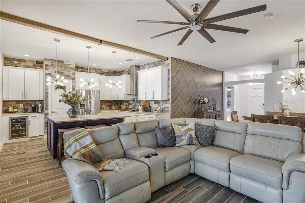 Active With Contract: $360,000 (3 beds, 2 baths, 1714 Square Feet)