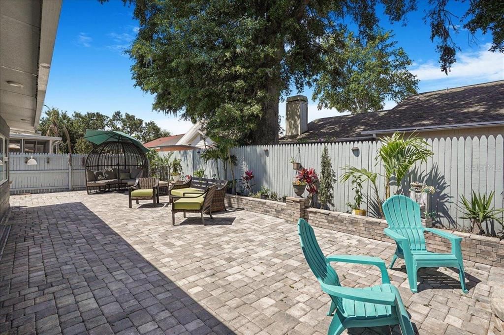 Active With Contract: $360,000 (3 beds, 2 baths, 1714 Square Feet)