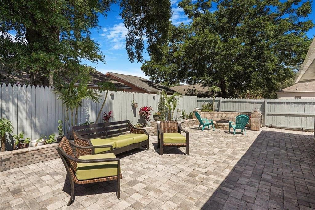 Active With Contract: $360,000 (3 beds, 2 baths, 1714 Square Feet)