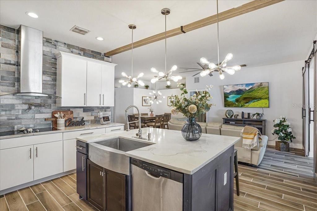 Active With Contract: $360,000 (3 beds, 2 baths, 1714 Square Feet)