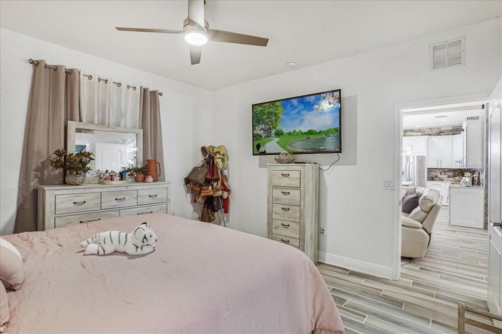 Active With Contract: $360,000 (3 beds, 2 baths, 1714 Square Feet)