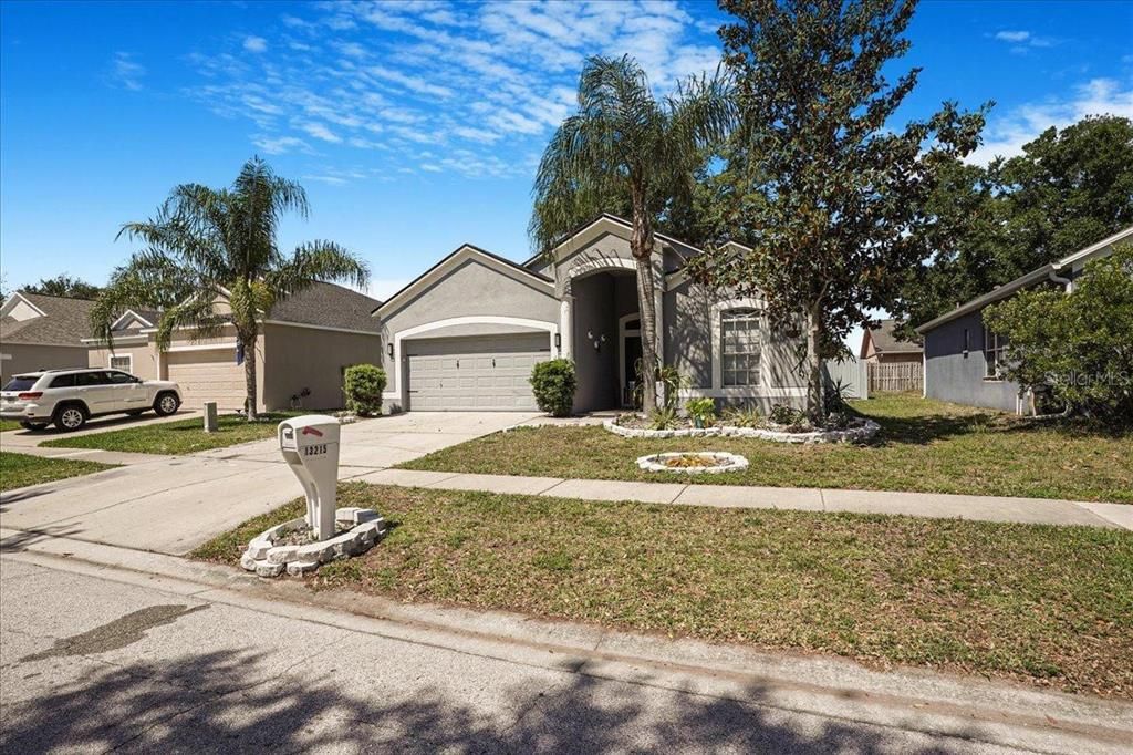 Active With Contract: $360,000 (3 beds, 2 baths, 1714 Square Feet)