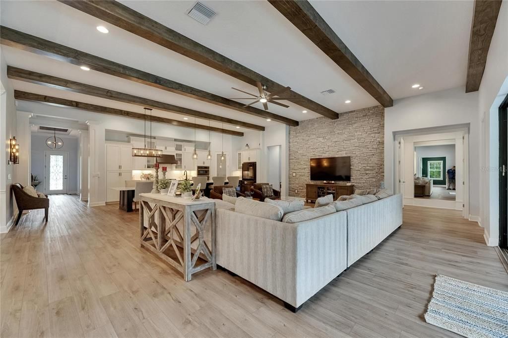 En Venta: $1,252,000 (5 camas, 4 baños, 4602 Pies cuadrados)