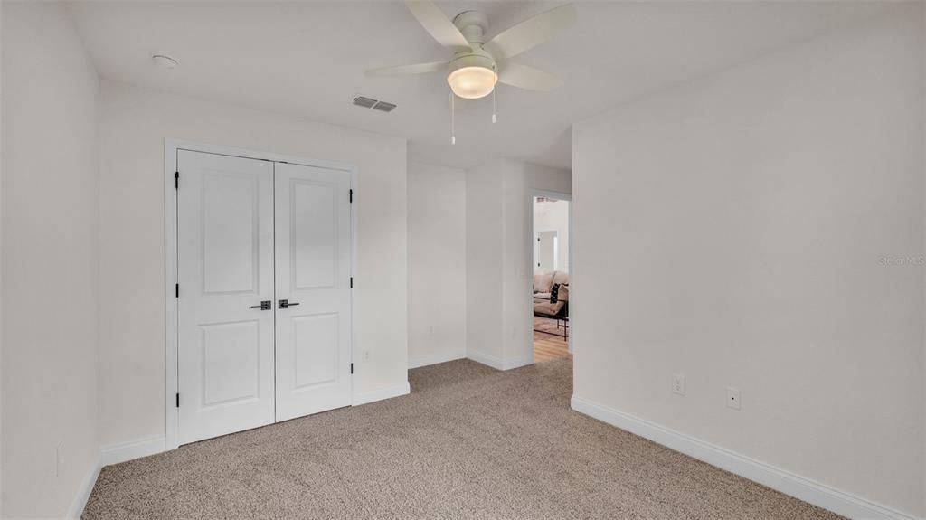 合同活跃: $405,000 (4 贝兹, 3 浴室, 1895 平方英尺)