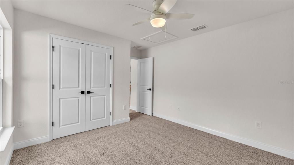 合同活跃: $405,000 (4 贝兹, 3 浴室, 1895 平方英尺)