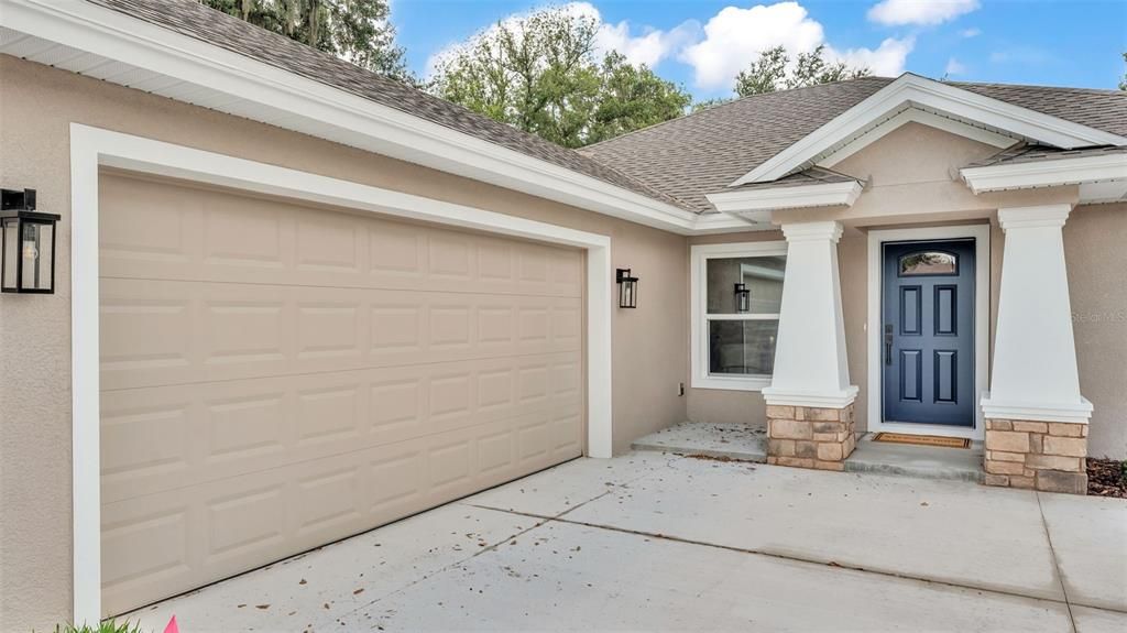 合同活跃: $405,000 (4 贝兹, 3 浴室, 1895 平方英尺)