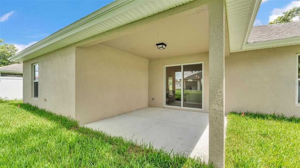 合同活跃: $405,000 (4 贝兹, 3 浴室, 1895 平方英尺)