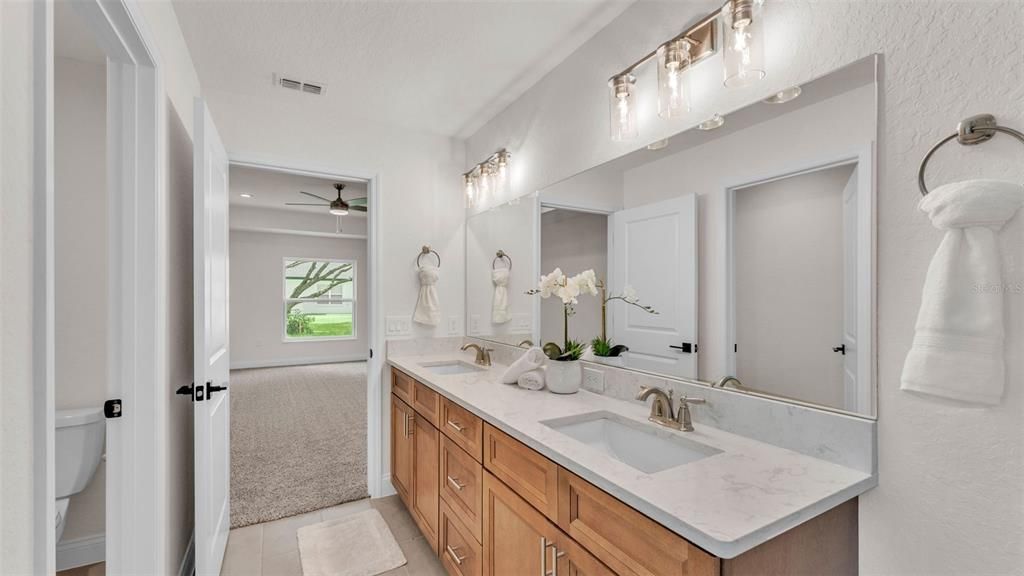 合同活跃: $405,000 (4 贝兹, 3 浴室, 1895 平方英尺)