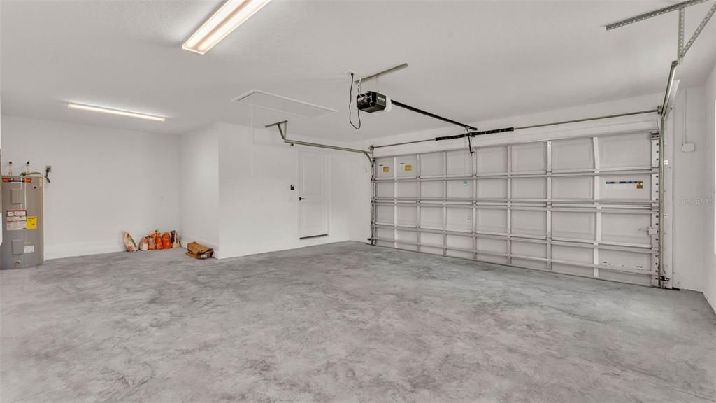 合同活跃: $405,000 (4 贝兹, 3 浴室, 1895 平方英尺)