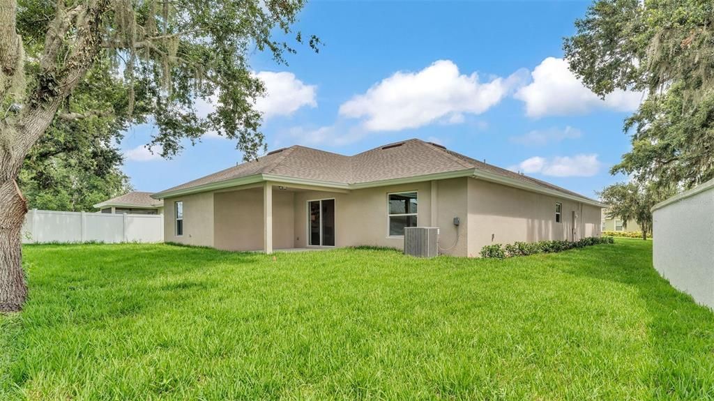 合同活跃: $405,000 (4 贝兹, 3 浴室, 1895 平方英尺)