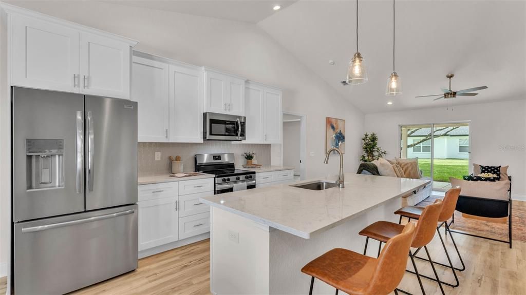 合同活跃: $405,000 (4 贝兹, 3 浴室, 1895 平方英尺)