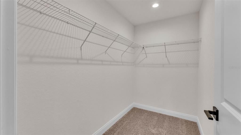 合同活跃: $405,000 (4 贝兹, 3 浴室, 1895 平方英尺)