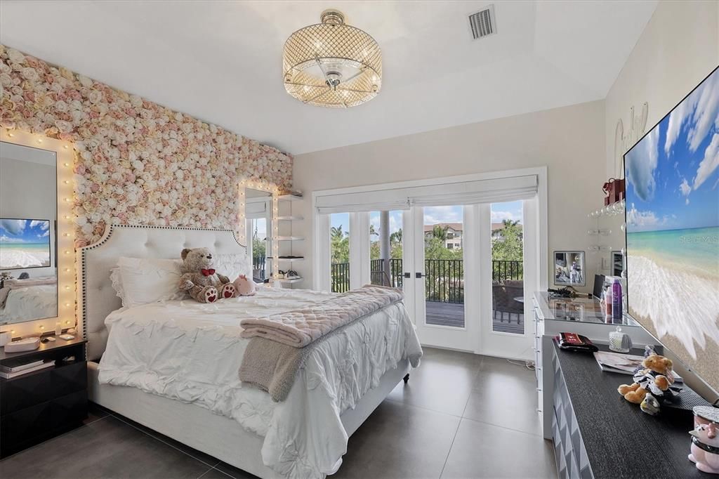 En Venta: $1,879,000 (3 camas, 3 baños, 2412 Pies cuadrados)