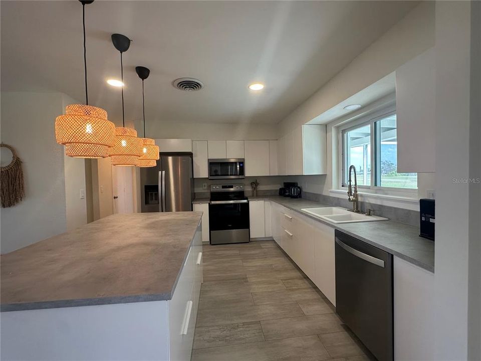 出租: $4,500 (2 贝兹, 2 浴室, 1444 平方英尺)