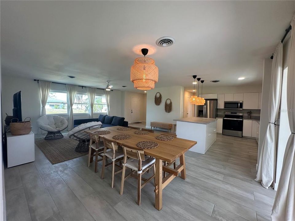 出租: $4,500 (2 贝兹, 2 浴室, 1444 平方英尺)