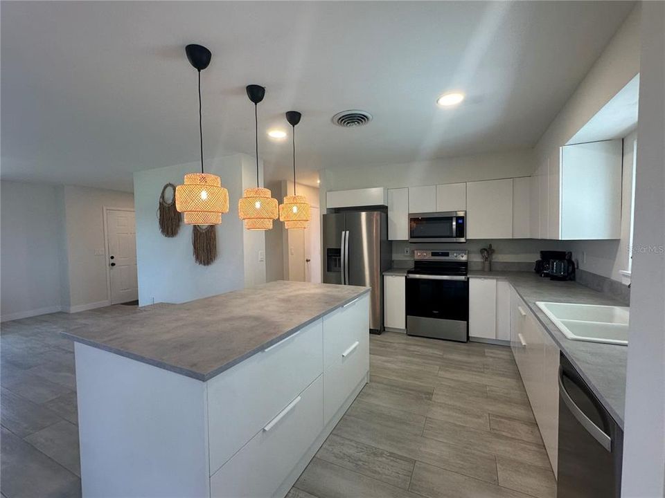 出租: $4,500 (2 贝兹, 2 浴室, 1444 平方英尺)