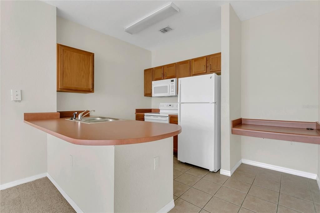 Active With Contract: $145,000 (1 beds, 1 baths, 615 Square Feet)