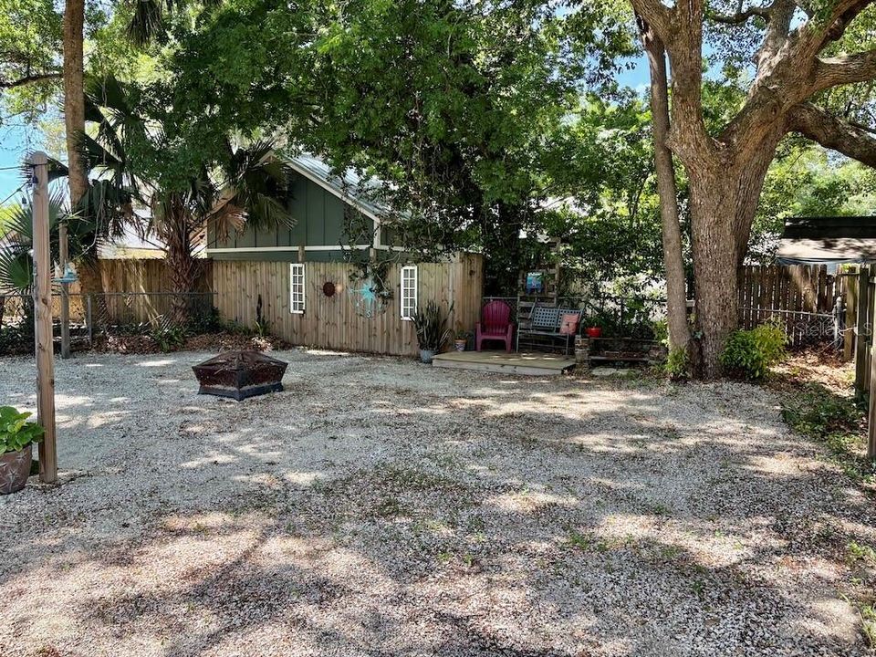 Active With Contract: $375,000 (2 beds, 1 baths, 660 Square Feet)